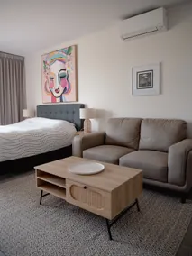 Hideaway on the Hill - South Wing - Image 5