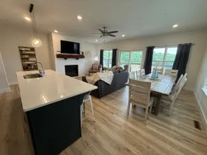 Stunning home 6 BR/5 BA/Sleeps 16/Hot Tub - Image 5