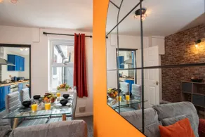 The Market Retreat - Image 5