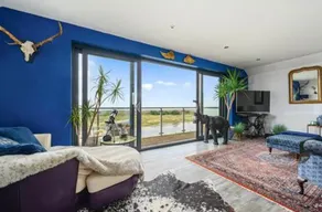 Seafront Home with Hot Tub on Beach/Lagoon - Image 5