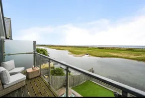 Seafront Home with Hot Tub on Beach/Lagoon - Image 2
