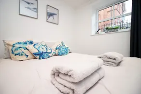 Stylish Maisonette, Walk to Beach - Image 2