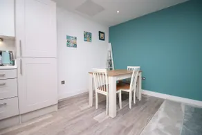 Stylish Maisonette, Walk to Beach - Image 3