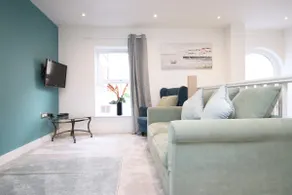Stylish Maisonette, Walk to Beach - Image 5