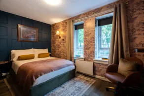 Finnieston 1BR | Walk to Hydro & SEC | Parking - Image 2