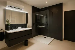 1BR Ground Floor Apt • Private Garden • Tram & Bus - Image 3