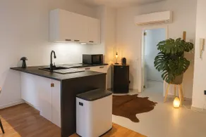 1BR Ground Floor Apt • Private Garden • Tram & Bus - Image 5