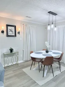 Modern Home in East Memphis~Sunroom~NO clean fees! - Image 3