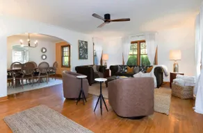 The Little Brick House - Walkable to the Square - Image 4