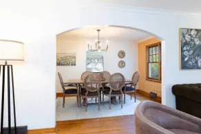 The Little Brick House - Walkable to the Square - Image 5