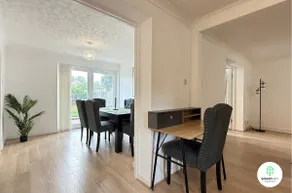 4 Bedroom spacious home with parking sleeps 9 - Image 2