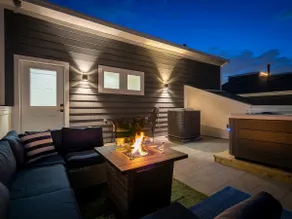 Private Rooftop~Hot Tub+Fire Pit~Walk To Downtown - Image 2