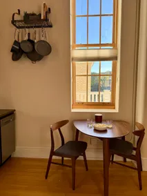 Sunlit Historic Loft - Walk to Dining, Shop & Bay - Image 3