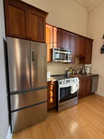 Sunlit Historic Loft - Walk to Dining, Shop & Bay - Image 4