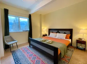 Peak and Cozy Suite - Image 2