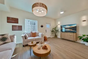 Modern home perfect for working professionals - Image 2