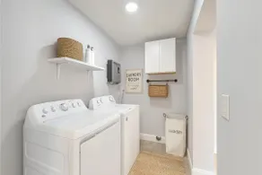 Modern 2BR Retreat Near Beaches & Tampa - Image 5
