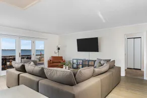 6bdr Lakefront Home w/Hot Tub - Image 3