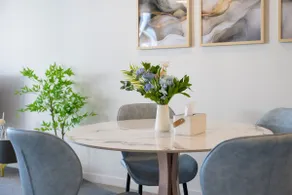Stylish Woden Apt Near Hospital w Pool, Parking - Image 2