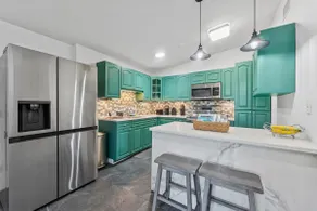 Modern Tampa Getaway - 3 mins from Bucs Stadium - Image 4