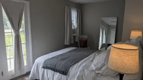 Clean & Quiet Carriage House - 10 Min to Airport - Image 3