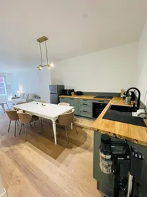 City Home : 2 chambres, Parking gratuit, Central - Image 2