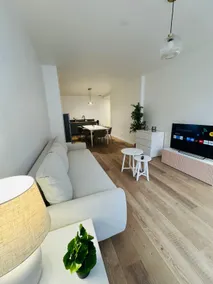 City Home : 2 chambres, Parking gratuit, Central - Image 5