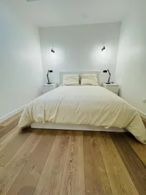 City Home : 2 chambres, Parking gratuit, Central - Image 3