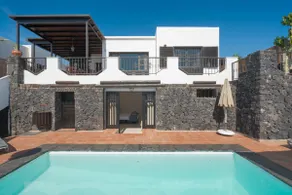 3 bedroom Villa Venus Jupiter and Neptune with private heated pool - Image 4