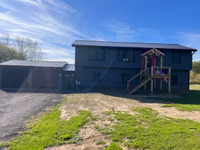 Red’s Baile 4-bedroom Country Home in Mexico, NY - Image 2