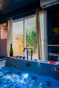 L'instant Suspendu-Studio Jacuzzi Terrace Beaches - Image 3