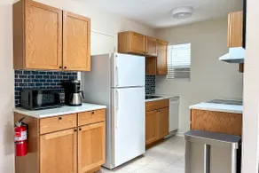 10 min to Union Station • Main-Level+Private Patio - Image 4