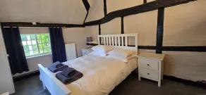 The Apartment– Spacious Retreat at George & Dragon - Image 4