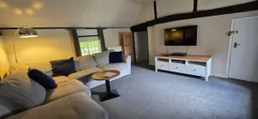 The Apartment– Spacious Retreat at George & Dragon - Image 2