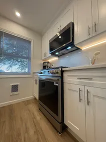 Luxury Apt w/ Ambient Lighting & Designer Comfort - Image 5