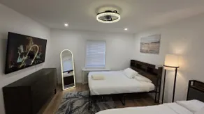 Luxury Apt w/ Ambient Lighting & Designer Comfort - Image 4