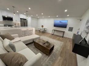 Luxury Apt w/ Ambient Lighting & Designer Comfort - Image 3
