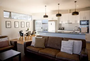 Couples Getaway on Bruny Island - Image 3