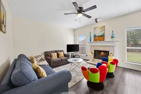 Spacious Dallas TX 4BR Family Escape w/ Peloton! - Image 2