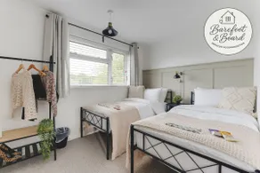 Lux 2Br | Hi Spec | Free Parking | Workspace | BBQ - Image 5