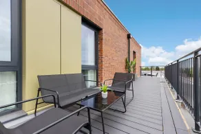 York 3BR Penthouse | Free Secure Parking | Luxury - Image 4