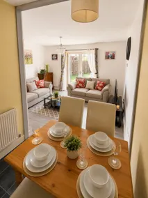 Modern 4BR Home Near Derby CityCentre |FreeParking - Image 5