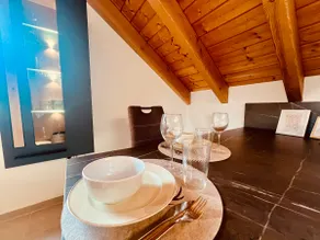 Studio with king size bed + private parking - Image 4
