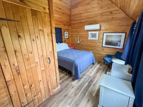 Queen bed cabin, The Anchorage 4 - Image 3
