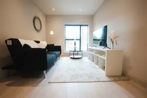 Modern Leeds City Flat | Fast WiFi + Workspace - Image 4