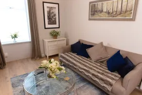 Cosy 1-Bedroom Flat, Walk to Beaches - Image 4