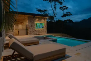Luxury Getaway with Pool and Jacuzzi - Image 4
