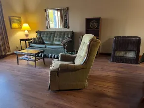 2 BR, Mid-Century Charm in Quiet Area, near Modine - Image 3