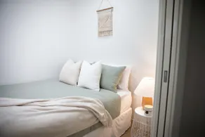 Coastal Bliss Retreat - King Bed Luxury - Secure Underground Parking - Image 5