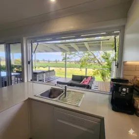 Contemporary Nowra Home. Quiet Central Location - Image 5